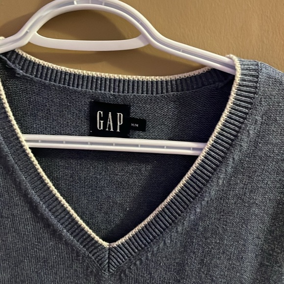 Gap v-neck vest - Picture 2 of 2